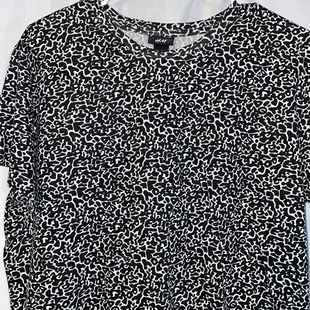 H&M shirt  - Picture 2 of 9
